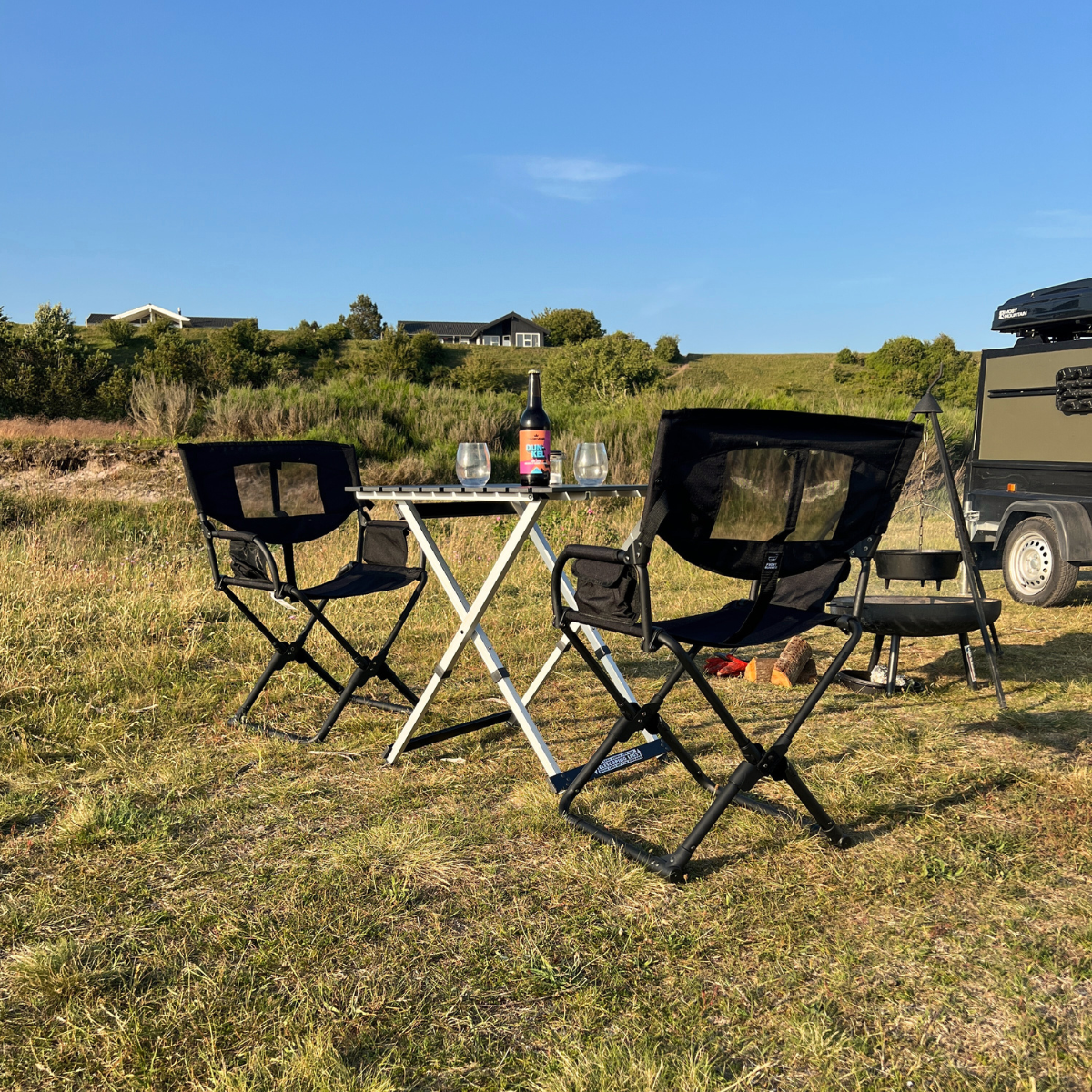 Frontrunner expander stole og bord som udlejes hos Vildt Langt Ude