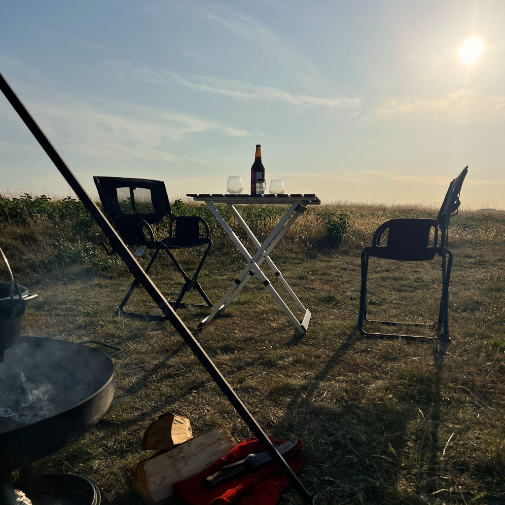Frontrunner expander stole og bord som udlejes hos Vildt Langt Ude