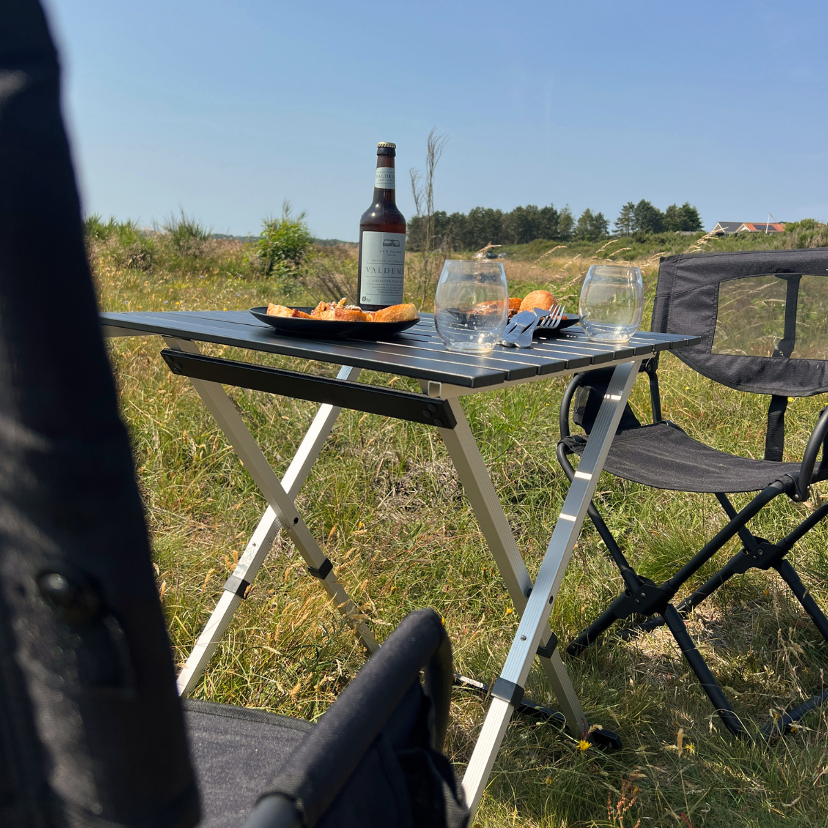 Frontrunner expander stole og bord som udlejes hos Vildt Langt Ude