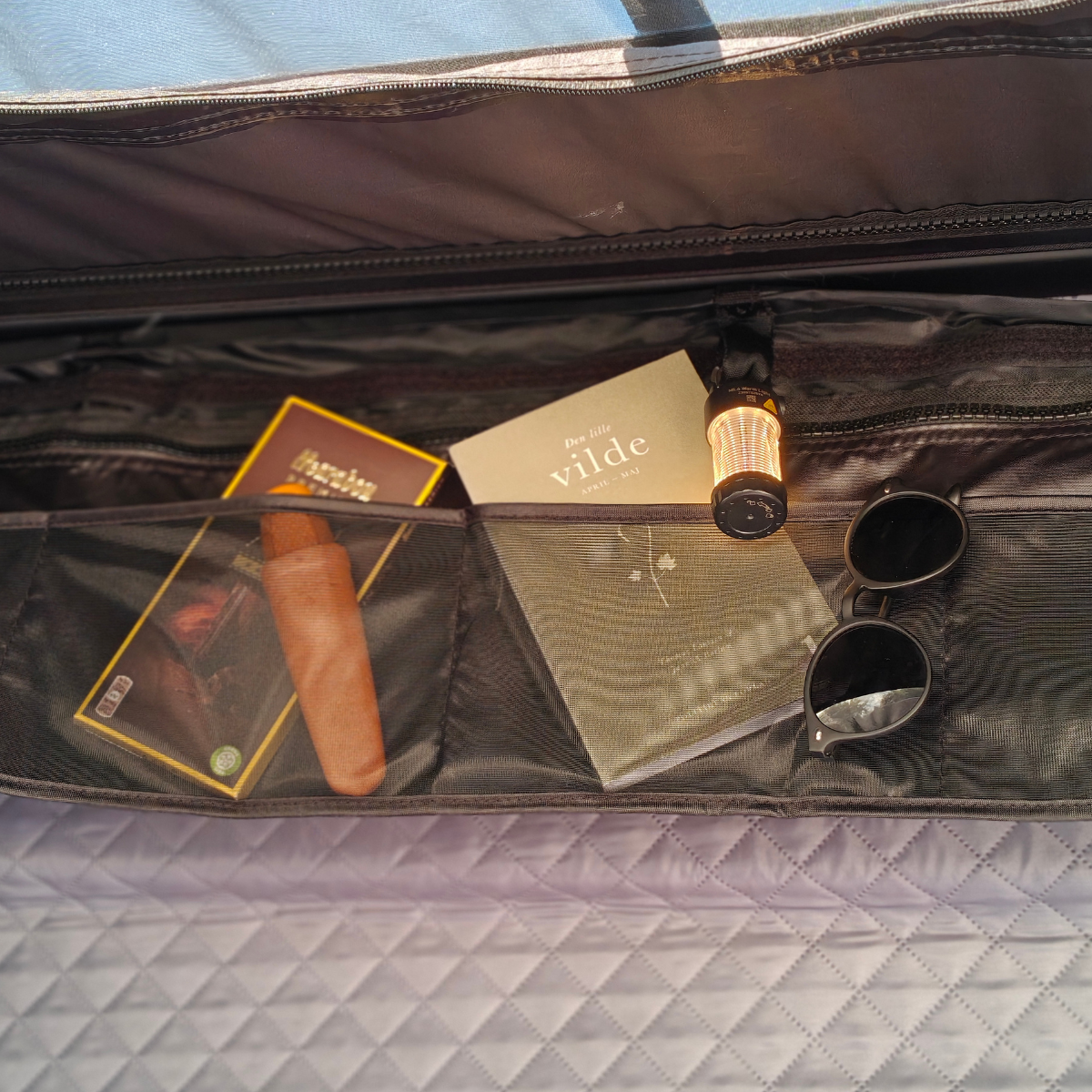 lys-og-opbevaringslomme-i-moby-mountain-tagtelt