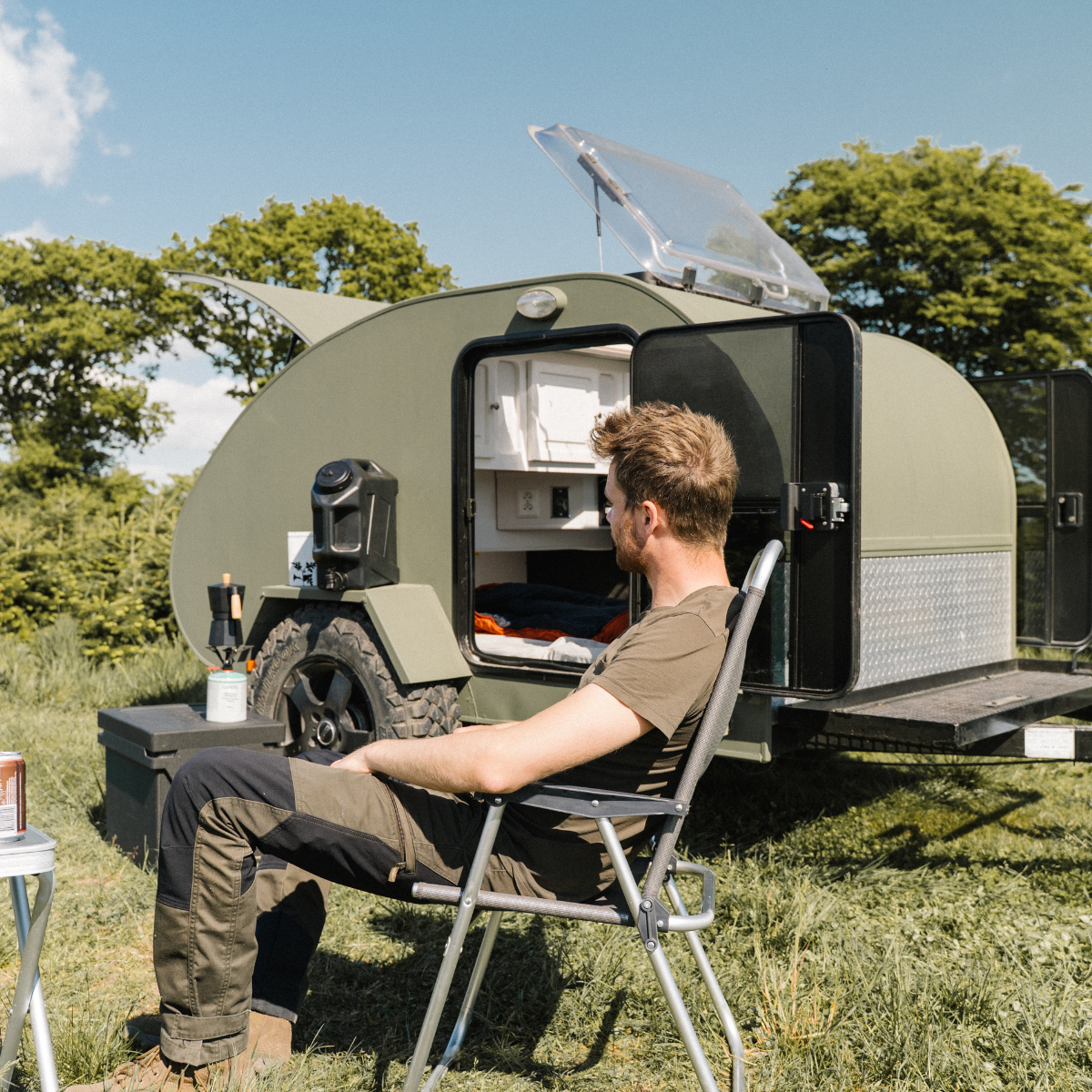 Camp med little guy teardrop camper, som lejes ud