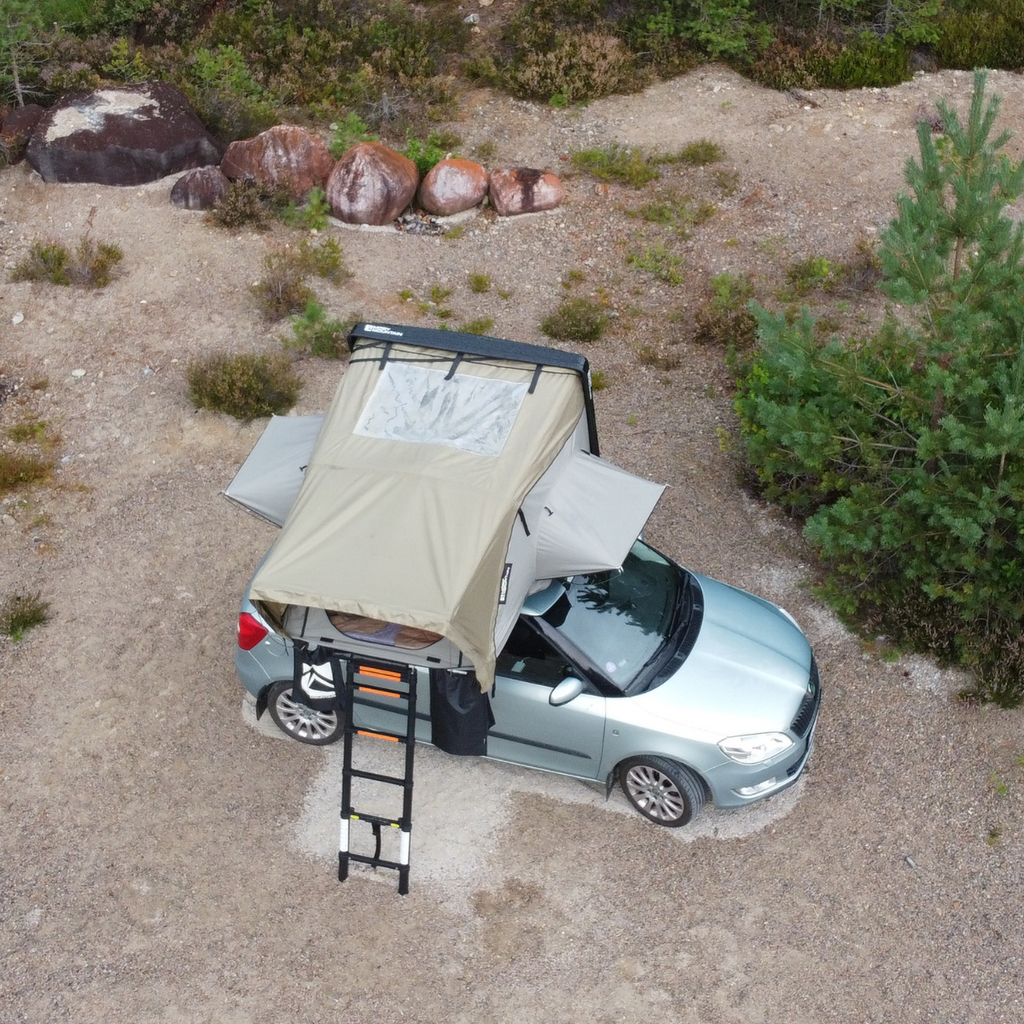 Tagtelt på skoda fabia i flot natur