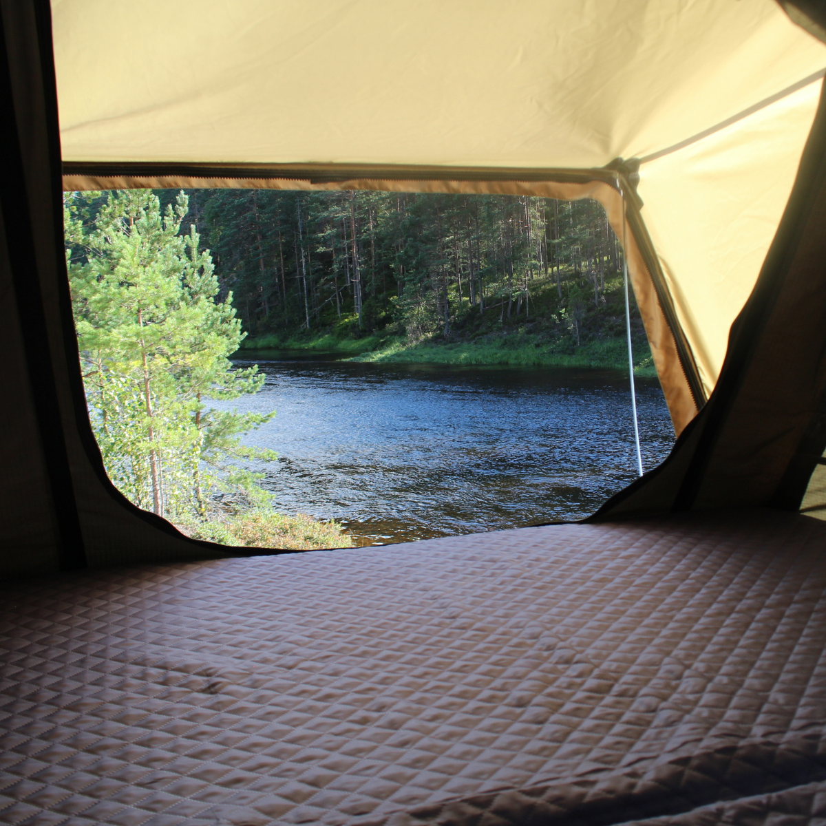 Moby Mountain tagtelt indefra med flot udsigt