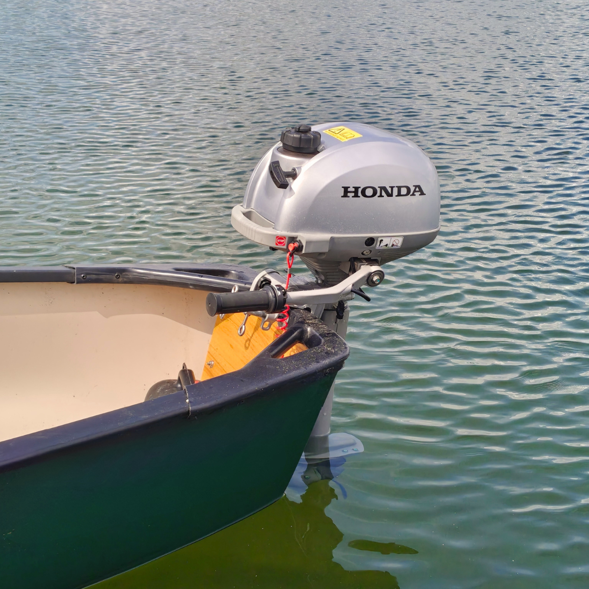 Honda 2,3 hestes motor med Rouge river 154 SS kano udlejes