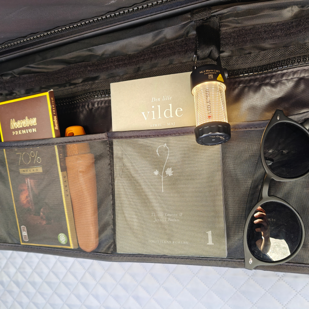 lys-og-opbevaringslomme-i-tagtelt